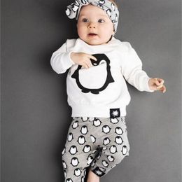 Pasgeboren babykleding outfits mode lange mouw pinguïn T-shirt + broek + hoofdband 3 stks baby jongens meisjes kleding sets 210309