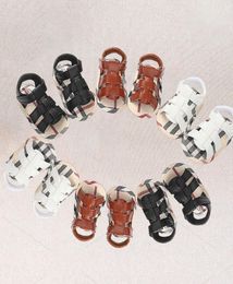 NOUVEAUX ENFANTS Boys Hollow Out Soft Sole Crib Sneakers Toddler Boîte Sandals Sandals solides Classic Baby Shoes9218134