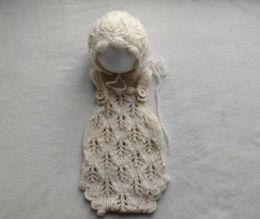 Propiedades de fotografía recién nacida Sombrero de lana y mono de lana estirada