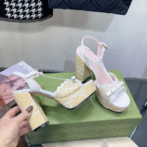 neuGeflochtene Spleißsandalen im chinesischen Stil, 15,5 cm hohe Sandalen, 5 cm wasserdichtes Tischdesign mit Box