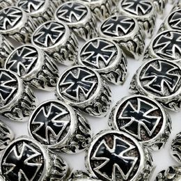 Date 30pcs / lot Crusader Knight croix anneau Drip technologie argent Plaqué Gothique Rock Punk Bagues Hommes Femmes parti charme Bijoux Cadeaux