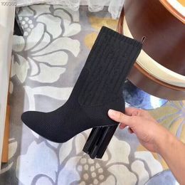 Les plus récentes chaussettes d'automne et d'hiver bottes à talons à talons broderie mode sexy botte élastique tricotée noir designer femmes chaussures dame lettre 10 cm talons hauts taille 35-42 avec boîte