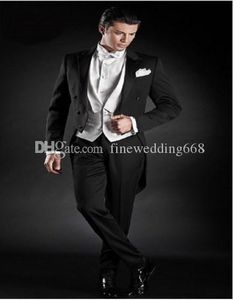 Date Black Groomsmen Peak Lapel Wedding Groom Tuxedos Hommes Costumes Mariage / Bal / Dîner Meilleur Blazer Homme (Veste + Cravate + Gilet + Pantalon) 582