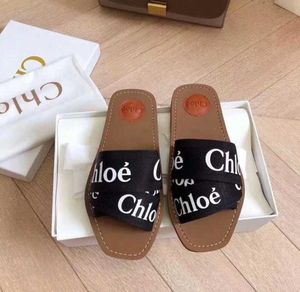 Las más nuevas marcas de mujeres Woody Mules Fflat Slipper Deisgner Lady Lettering Fabric Outdoor Leather Sole Slide Sandal6171225