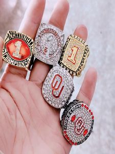 Nieuwste kampioenschapsserie sieraden 5 stks Oklahoma Sooners Championship Ring Men Gift hele 2020 Drop 9329477
