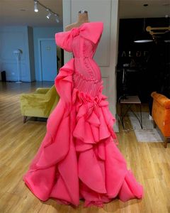 Nieuwste Design Avondjurken Ruffles Tule Pink Prom Jurk met Big Bow Sweep Train Custom Made Dubai Formal Party Jurken Robe de Mariée