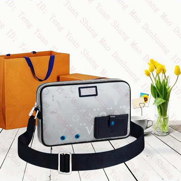 Le plus récent sac de créateur Alpha Wearable Camera Cross Body Purse Téléphone Portefeuille Hommes Femmes Sac Noir motif ciel étoilé en cuir Le sac à bandoulière unique M44165