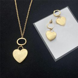 Nieuwste designer hart ketting oorbellen brief bedrukte hanger oorbel vrouwen klassieke feest cadeau kettingen sieraden sets