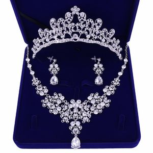 Nieuwste drop Rhinestone bruiloft sieraden set ketting kroon tiaras kroon oorbellen hoofddeksel kralen driedelige feesten bruidsaccessoires