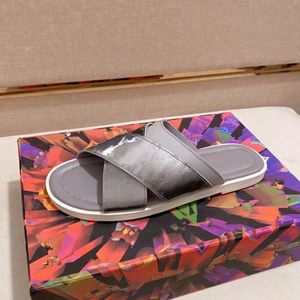Nieuwste mode kleur-veranderende lederen slippers luxe designer lettersmensen flip-flops klassieke merk cross riem sandalen antislip buitenkleding mannelijke schoenen
