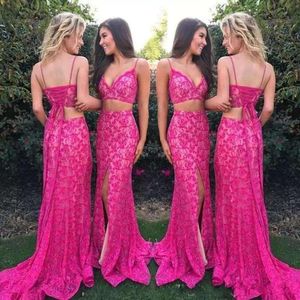 Los más nuevos vestidos de dama de honor de encaje fucsia Dos piezas Sirena con abertura lateral Correas espaguetis Vestido de dama de honor Ropa de fiesta de bodas en la playa