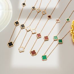 Le plus récent collier classique plaqué or quatre feuilles de trèfle varie en taille bijoux de créateur de pendentif pour les femmes en chaîne de mariage cadeau de haute qualité sans boîte
