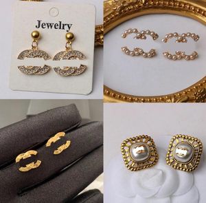 Luxurys Designer Boucle d'oreille Marque Lettre Ear Stud Femmes Mode Boucles d'oreilles pour cadeau de mariage Bijoux Accessoires de haute qualité 20Style