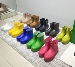 Nouvelle marque de haute qualité LuxuryPop Marque Femmes Bottes De Pluie Pop En Caoutchouc Dames Marche Imperméable Cheville Bottes De Pluie Casual Fond Épais Botte Courte