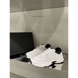 Chanel Вы Les plus récentes créateurs de luxe augmentant les chaussures croissantes grinchent une arène de vache à vaches respirant hommes et chaussures pour femmes la couleur pan