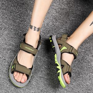 Nouveaux hommes femmes formateurs sport grande taille sandales transfrontalières chaussures de plage d'été sandales décontractées pantoufles jeunesse à la mode respirant extérieur code de chaussure: 23-8816-1