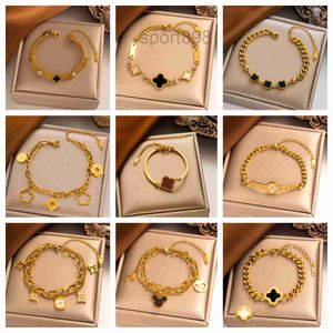 Bracelets de créateurs de style le plus récent 4 / Bracelets de bijoux de trèfle à quatre feuilles Bracelets de bracelet en or 18 carats pour femmes Chaîne Bijoux élégants Cadeau sans boîte