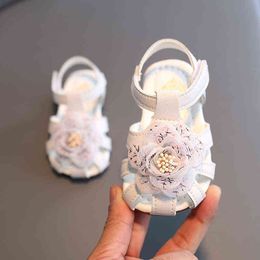 Nieuwste zomer Kinderschoenen Fashion Leathers Sweet Children Sandalen voor meisjes Peuter Baby Ademende hoolow Out Flower Shoes G220523