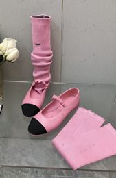 Chaussures de chaussettes de ballet rétro élégantes les plus récentes couleurs de bonbons de printemps Mary Jane Chaussures Femmes Classics Couleurs mixtes Pompes à bout rond