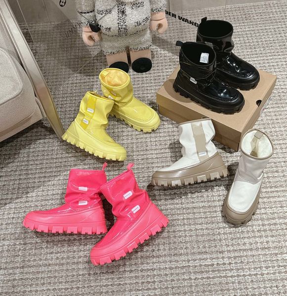 La nouvelle qualité de luxe de luxe imperméable mini Brera Boots Snow Color Color Fashion Rain Boots Ins Winter Jelly Boots augmenter la plate-forme Bottines chaudes Bottes de pluie