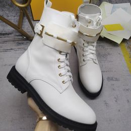 Las más nuevas botas para la nieve Martin Desert Boot Mujer Cuero Laureate Platform White Bee Star Trail Botines con cordones Botines de invierno con tacones altos Con caja 35-42