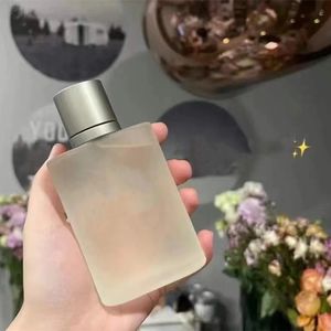 Le plus récent parfum de parfum en gros unisexe 100 ml hommes bouteille blanche homme parfum vaporisateur marque parfums de longue durée tous correspondent à une livraison rapide