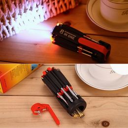 Le plus récent tournevis multiportable utile 8 en 1 avec 6 outils de torche à LED éclairer le jeu de voitures de voiture