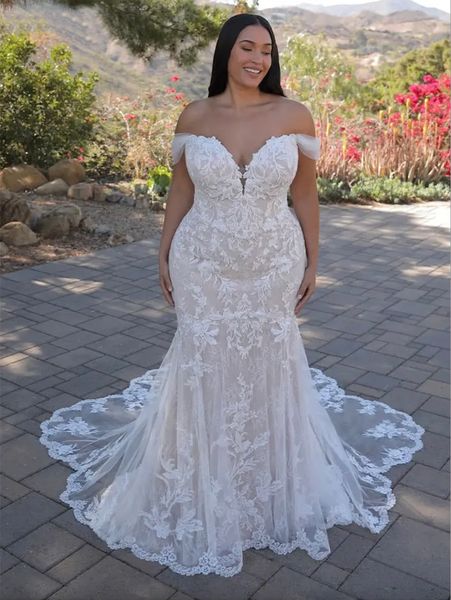 Vestido de novia más nuevo para el escote de la novia de la novia de la novia con aplicaciones de encaje hechas más tamaños Vestidos de Novia