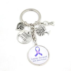 Le plus récent porte-clés du cancer en gros collier de cabochon de sensibilisation au cancer ruban violet sensibilisation au lupus pendentif collier soutien bijoux de cancer