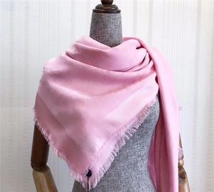 Nieuwste vrouwen sjaal wol zijden vierkant sjaals c ontwerp vrouw sjaals maat 140*140 cm tu145