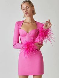 Nieuw aangekomen dames winter sexy lange mouwen veer roze zwart mini bandage jurk 2023 elegante avond club feestjurk 231226