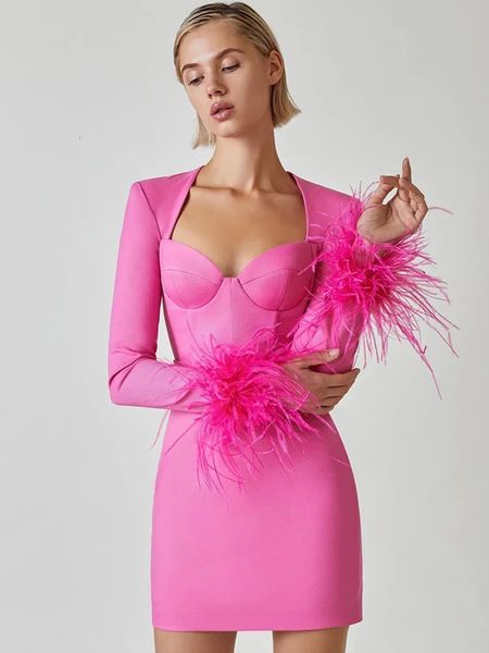 Nouvellement arrivé femmes hiver sexy à manches longues plume rose vif noir mini robe de bandage 2023 élégante soirée club robe de soirée 231226