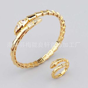 Les bracelets nouvellement conçus se vendent comme des gâteaux chauds bracelet de serpent femmes bijoux préférés populaires décorés avec le logo original bulgarly
