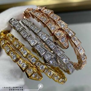 Les bracelets en bulgarmage nouvellement conçus se vendent comme des gâteaux bracelet intégral en diamant pour femmes conception minimaliste haut de gamme avec un logo original bvilgarly