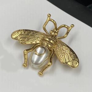 Joyería de diseñador de lujo Pines de fiesta de moda GGities Charm Broches de perlas para hombres Mujeres Material de latón Sin desvanecimiento Insecto lindo Broche de abejas pequeñas Hombre Mujer Mismo estilo