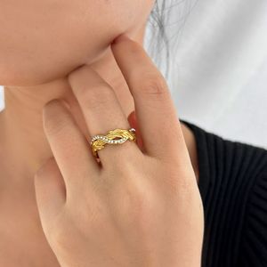 niche-ontwerp wijsvingerring Japanse en Koreaanse mode-persoonlijkheid set met zirkoon lichte luxe ring, elegant temperament, hoogwaardige ring, titanium staal