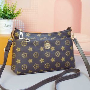 Niche Designer Bag 2024 Lente/zomer nieuwe textuur en sfeer moeders tas van middelbare leeftijd enkele schoudertas kleine cross body dames tas 8