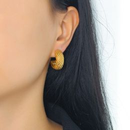 boucles d'oreilles niche pour femmes boucles d'oreilles à motif d'ananas simples européennes et américaines nouvelles boucles d'oreilles à motif d'ananas en acier inoxydable plaqué or 18 carats boucles d'oreilles rétro