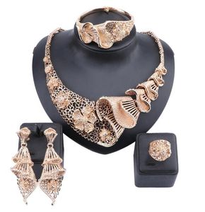 Nigeria Retro Flower Crystal Necklace Bracelet Memorial Day Party Elegante vrouwen oorbellen Ring klassieke sieraden sets4661553