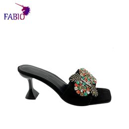 Style nigérian femmes mode élégant motif de fleurs chaussures pour femmes confortables pantoufles à talons hauts 240228