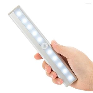 Nachtlichten 2 stks Bewegingssensor Licht draadloze PIR -staaf voor kast Galway Garderobe Cabinet 10 LED -lamp noodlampbatterij