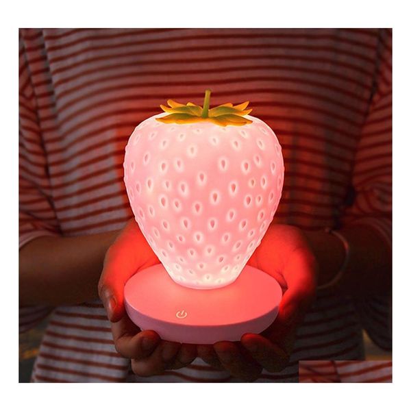 Luces nocturnas Brelong Led Night Light Creative Stberry Usb Carga de noche Ojo decorativo Lámpara de mesa Blanco / Rosa Rojo Drop Delivery Otemx