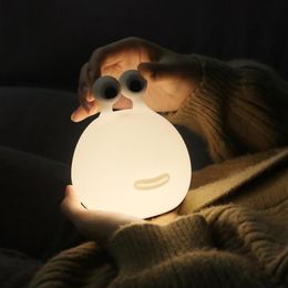 Lumières nocturnes C2 Slug Light Rechargeable Dimmable Baby Baby Sleeping Timer Lampe Silicone Touch Interrupteur pour enfants Portable 259V