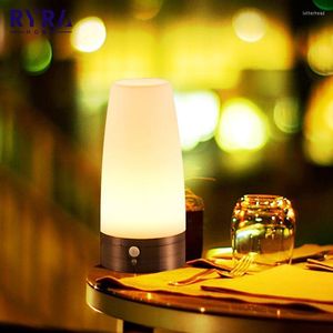 Nachtlichten Home Kleine lamp Smart Motion Sensor LED -Licht voor slaapkamer BALLAY Desk Draadloze batterij bediende bedzijde