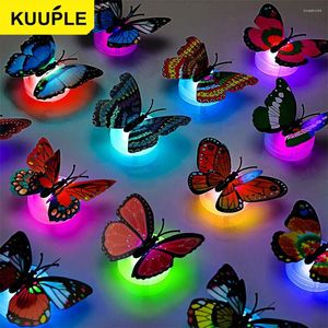 Nachtverlichting KUUPLE Kleurrijke veranderende vlinder LED-muursticker Licht Plakbaar 3D Home Decor DIY Woonkamer