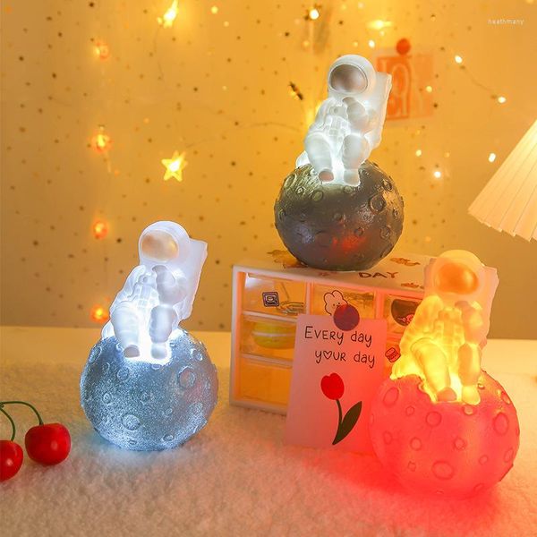 Veilleuses LED Creative Astronaute Moon Light Nouveauté Imaginez Lampe De Chevet Pour Enfants Bouton Alimenté Par Batterie Pour Chambre Enfant Cadeau