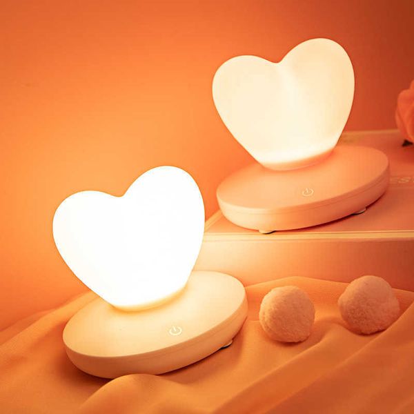 Luces nocturnas LED Corazón Lámpara de mesa Protección para los ojos Escritorio romántico Mesita de noche Luz cálida Aprendizaje moderno para sala de estar Lectura Decoración para el hogar HKD230628