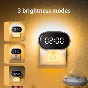 Luces nocturnas Reloj de luz LED con control remoto Aplicación de atenuación de 3 niveles Lámpara de noche para dormitorio Alimentación de guardería