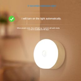 Nachtverlichting Licht LED-sensorlamp Slimme infrarood bewegingsbediening Oplaadbare sensor Slaapkamerdecoratie Gang Keuken Badkamer