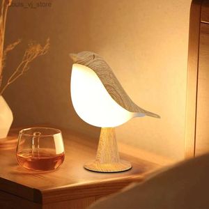 Nachtverlichting Modern Eenvoudig Ekster LED-bedlampje Kleine draadloze houten vogel Nachtlampje Touch Control Slaapkamer Tafel Leeslamp Woondecoratie YQ231204